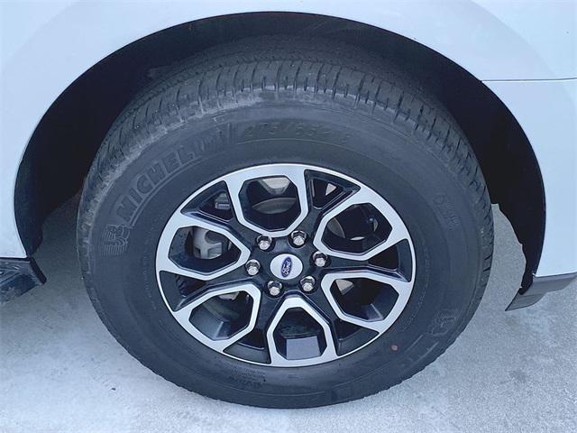 used 2024 Ford Expedition car, priced at $43,698