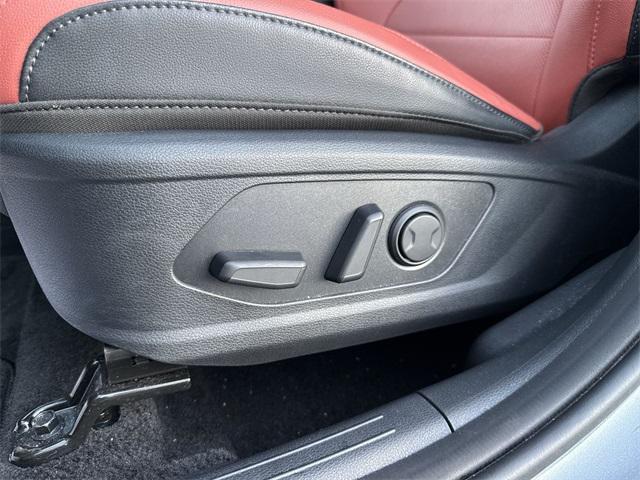 used 2025 Kia Sportage Hybrid car, priced at $32,298