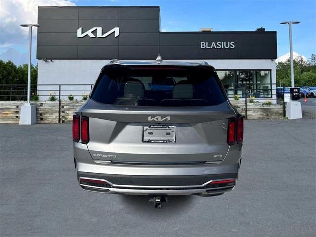 used 2024 Kia Sorento Hybrid car, priced at $28,676