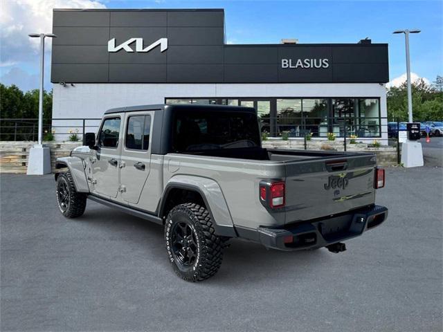 used 2022 Jeep Gladiator car, priced at $35,397