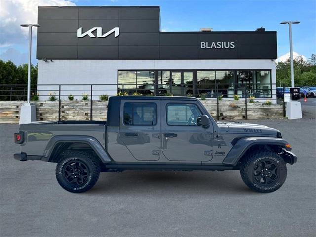 used 2022 Jeep Gladiator car, priced at $35,397