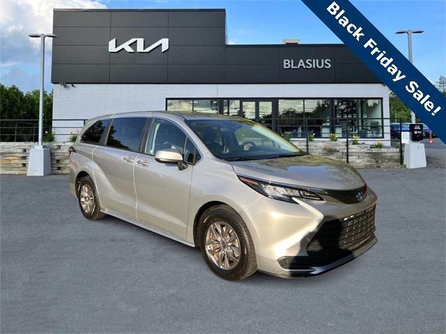 used 2023 Toyota Sienna car, priced at $36,498