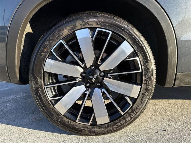 used 2025 Mitsubishi Outlander car, priced at $28,199