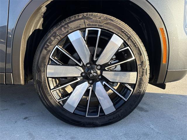 used 2025 Mitsubishi Outlander car, priced at $28,199