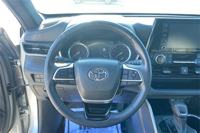 used 2022 Toyota Highlander car, priced at $40,192