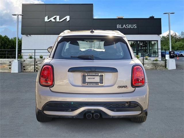 used 2022 MINI Hardtop car, priced at $19,629