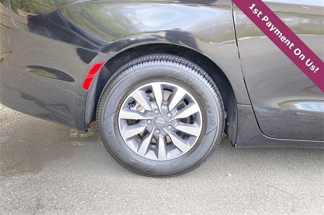 used 2023 Chrysler Pacifica Hybrid car, priced at $25,081