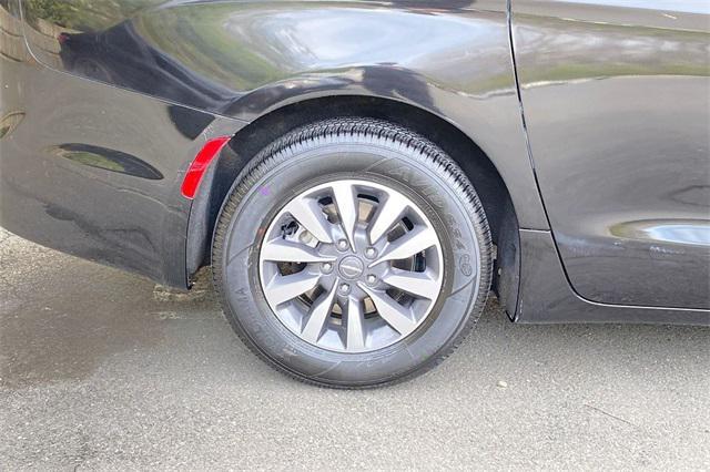 used 2023 Chrysler Pacifica Hybrid car, priced at $25,689