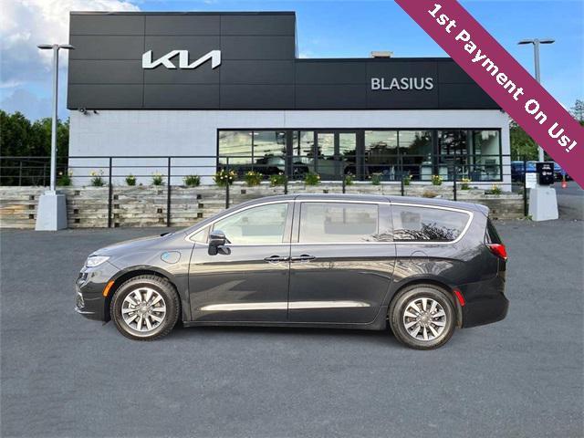 used 2023 Chrysler Pacifica Hybrid car, priced at $25,081