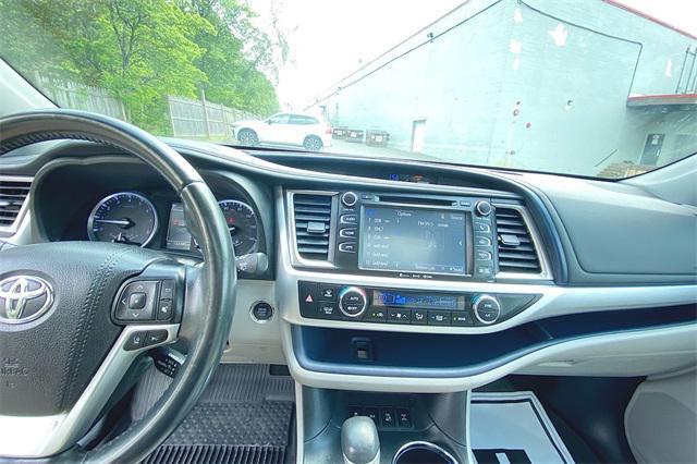 used 2019 Toyota Highlander car, priced at $22,754