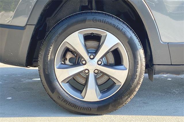 used 2021 Jeep Cherokee car, priced at $21,998