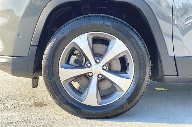 used 2021 Jeep Cherokee car, priced at $21,998