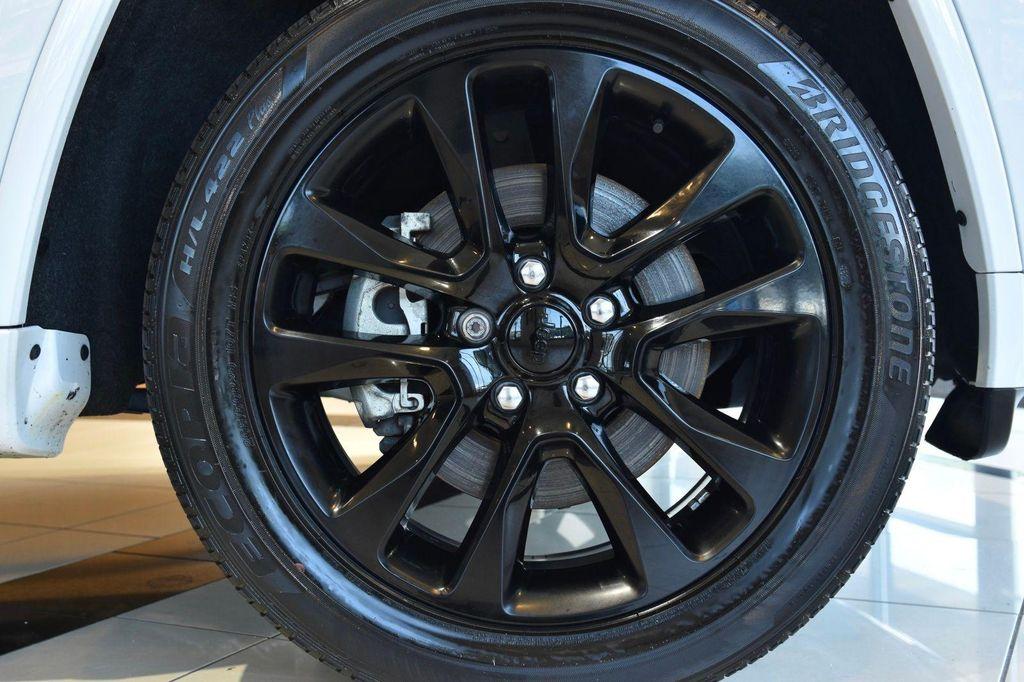 used 2022 Jeep Grand Cherokee car, priced at $31,990