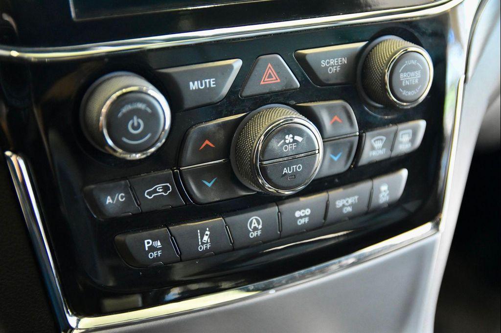 used 2022 Jeep Grand Cherokee car, priced at $31,990