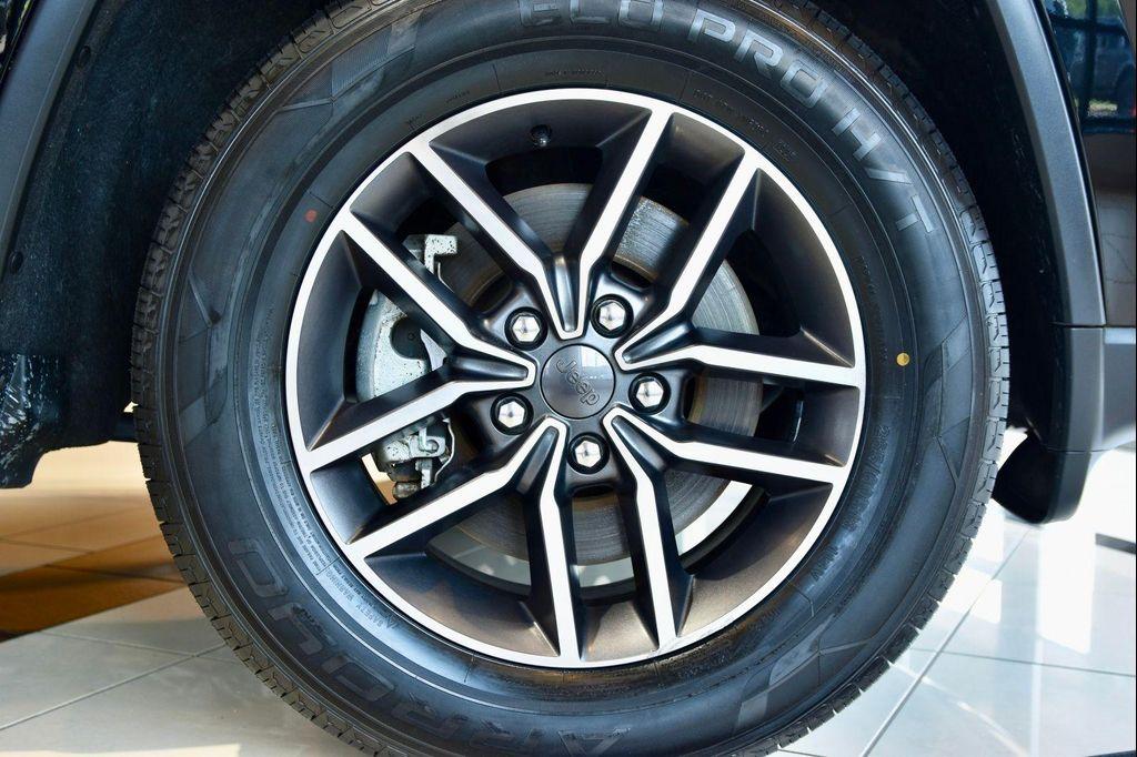 used 2021 Jeep Grand Cherokee car, priced at $29,990