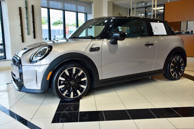 used 2022 MINI Hardtop car, priced at $25,990