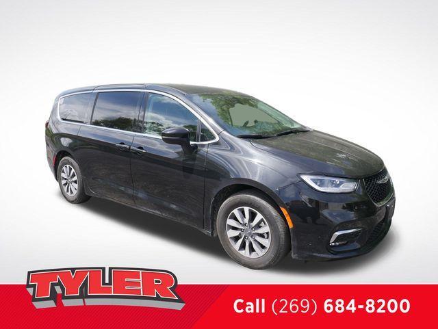 used 2023 Chrysler Pacifica Hybrid car, priced at $21,000