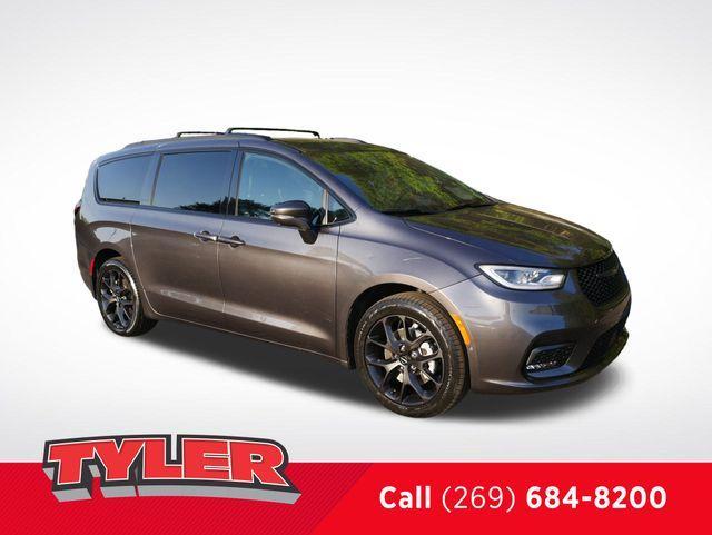 used 2022 Chrysler Pacifica car, priced at $34,419