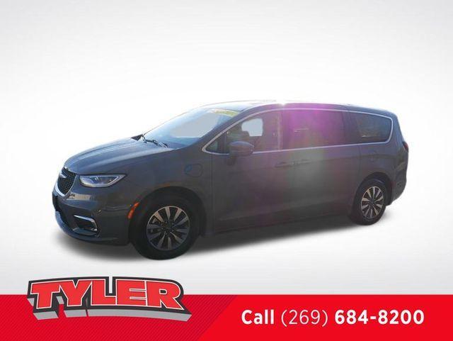 used 2022 Chrysler Pacifica Hybrid car, priced at $21,000