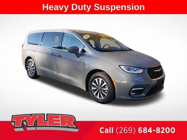 used 2022 Chrysler Pacifica Hybrid car, priced at $21,000