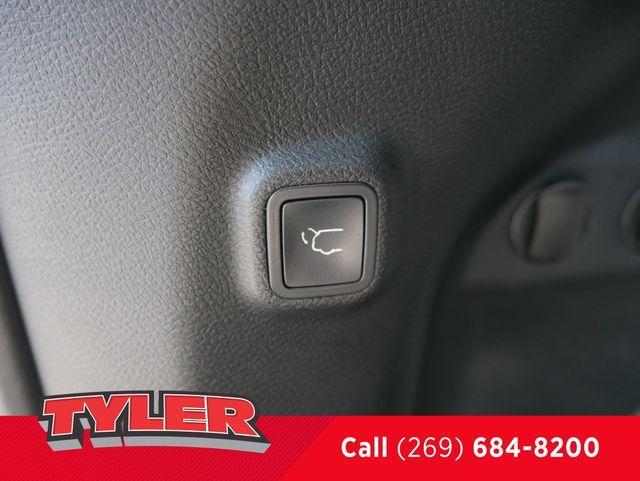 used 2020 Jeep Cherokee car, priced at $21,394
