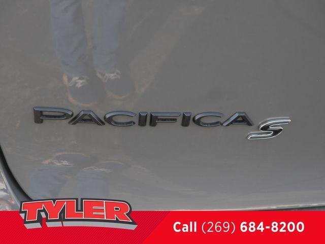 new 2025 Chrysler Pacifica car