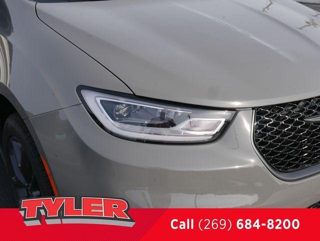 new 2025 Chrysler Pacifica car
