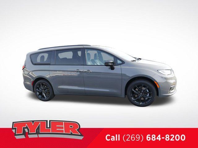new 2025 Chrysler Pacifica car