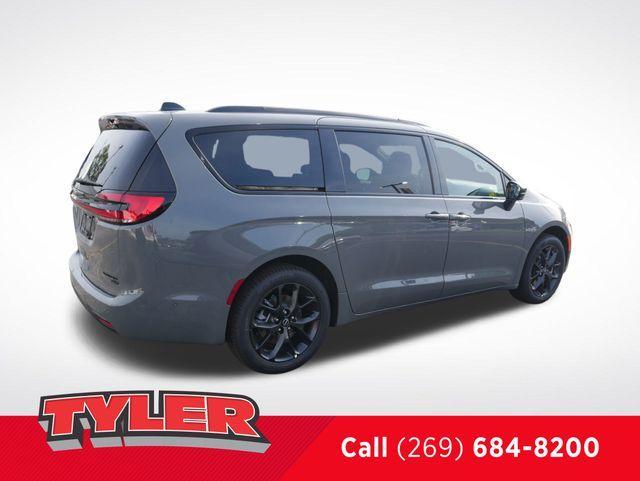 new 2025 Chrysler Pacifica car