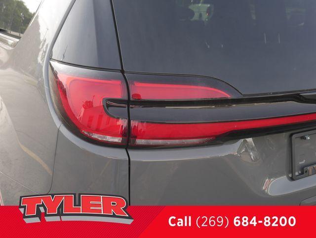 new 2025 Chrysler Pacifica car