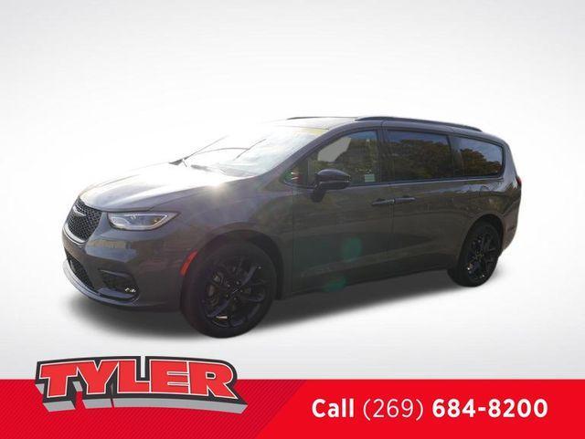 new 2025 Chrysler Pacifica car, priced at $52,135