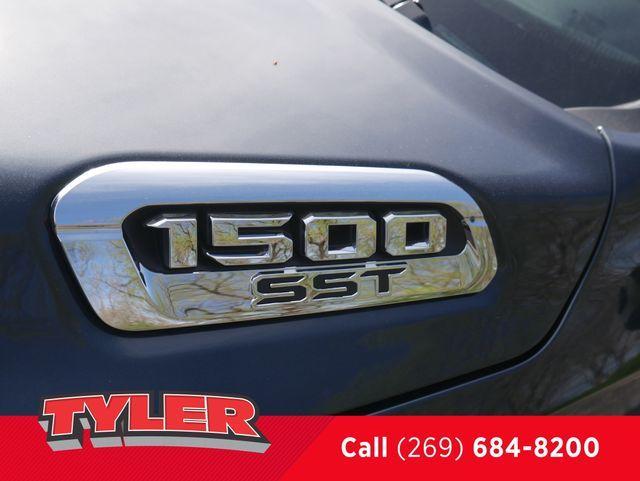 new 2025 Ram 1500 car, priced at $54,622