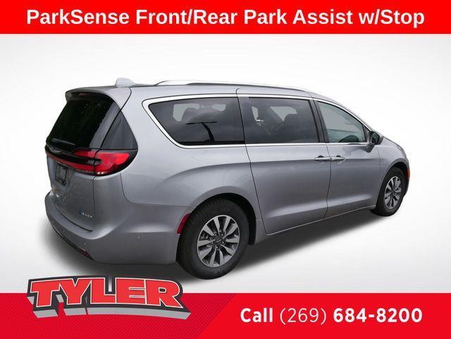used 2021 Chrysler Pacifica Hybrid car, priced at $21,000