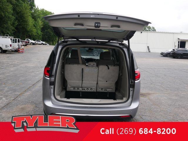 used 2021 Chrysler Pacifica Hybrid car, priced at $21,000
