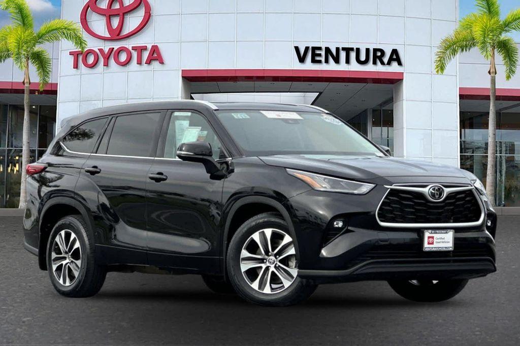 used 2022 Toyota Highlander car, priced at $32,940