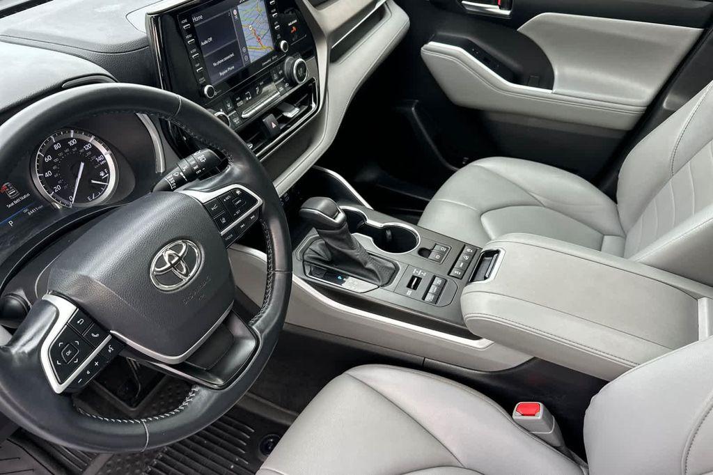 used 2022 Toyota Highlander car, priced at $32,940