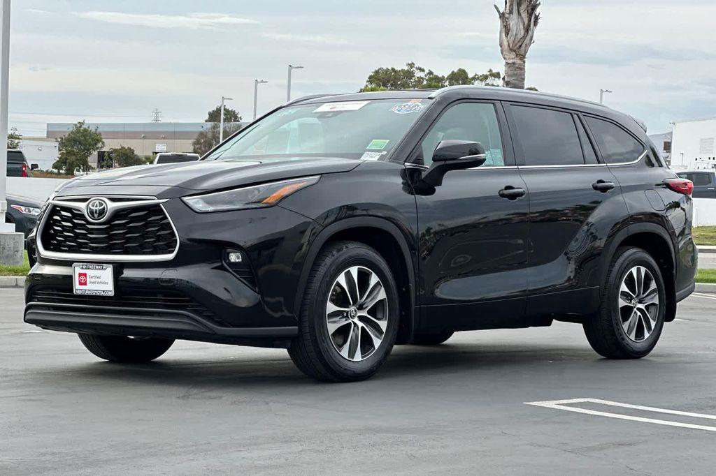 used 2022 Toyota Highlander car, priced at $32,940