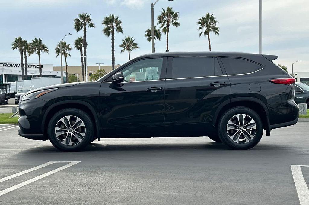 used 2022 Toyota Highlander car, priced at $32,940