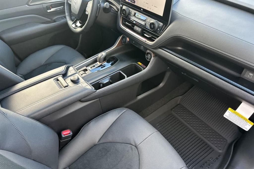 new 2026 Toyota Grand Highlander Hybrid car, priced at $64,278