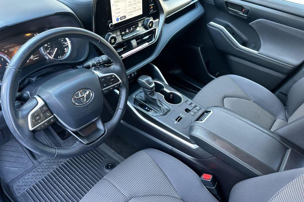 used 2024 Toyota Highlander car, priced at $37,988