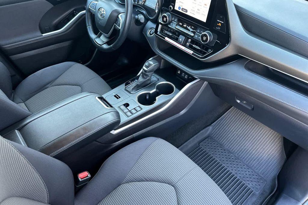 used 2024 Toyota Highlander car, priced at $37,988