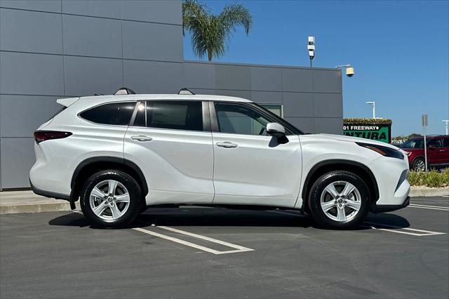 new 2025 Toyota Highlander car, priced at $43,068