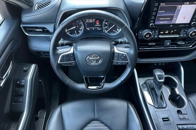 used 2021 Toyota Highlander car, priced at $36,484