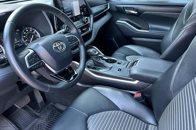 used 2021 Toyota Highlander car, priced at $36,484