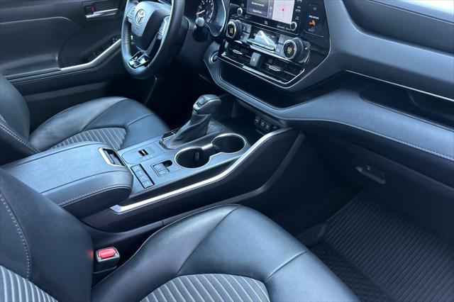used 2021 Toyota Highlander car, priced at $36,484