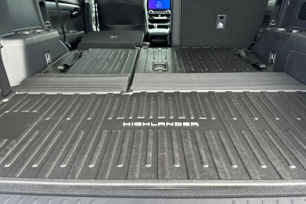 new 2025 Toyota Highlander Hybrid car, priced at $51,063