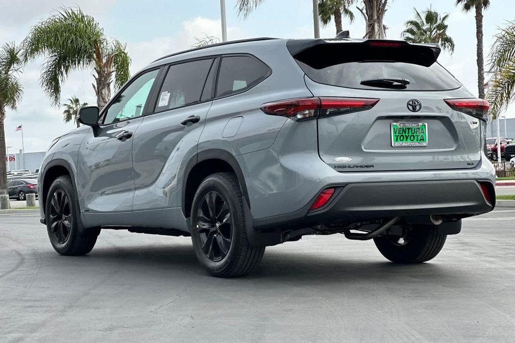 new 2025 Toyota Highlander Hybrid car, priced at $51,063