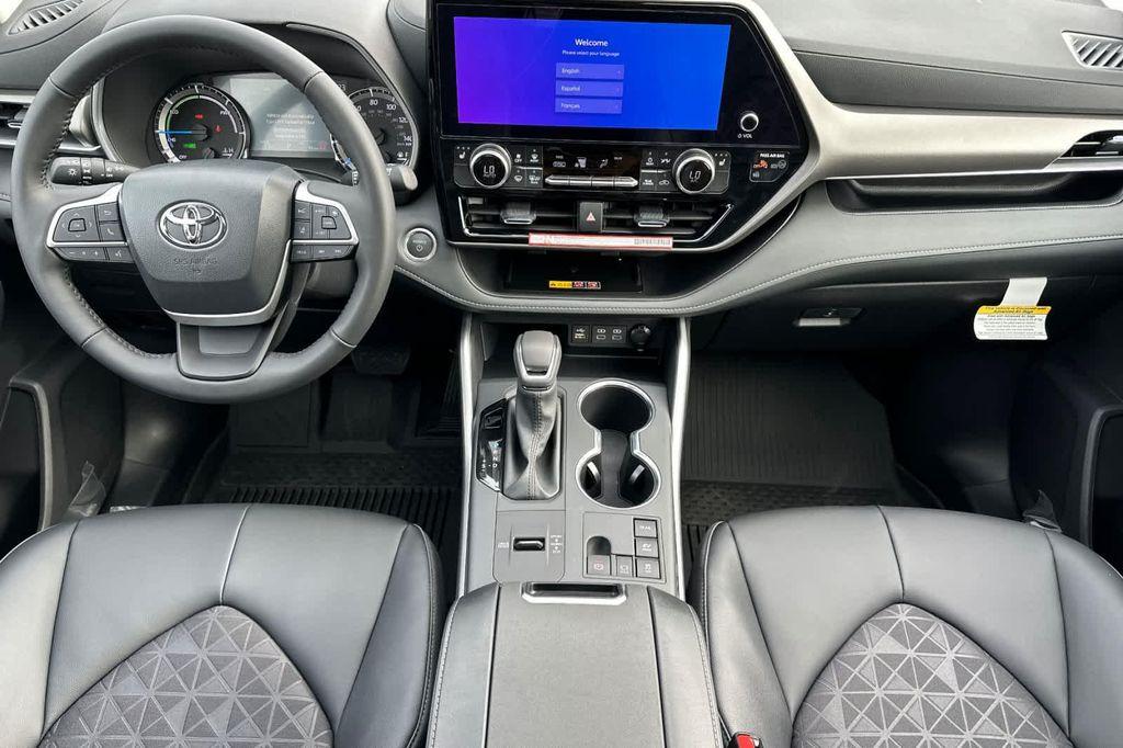 new 2025 Toyota Highlander Hybrid car, priced at $51,063