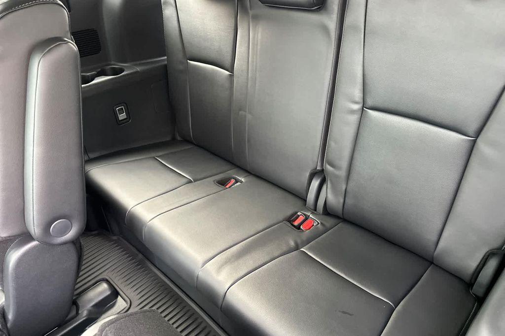 new 2025 Toyota Highlander Hybrid car, priced at $51,063