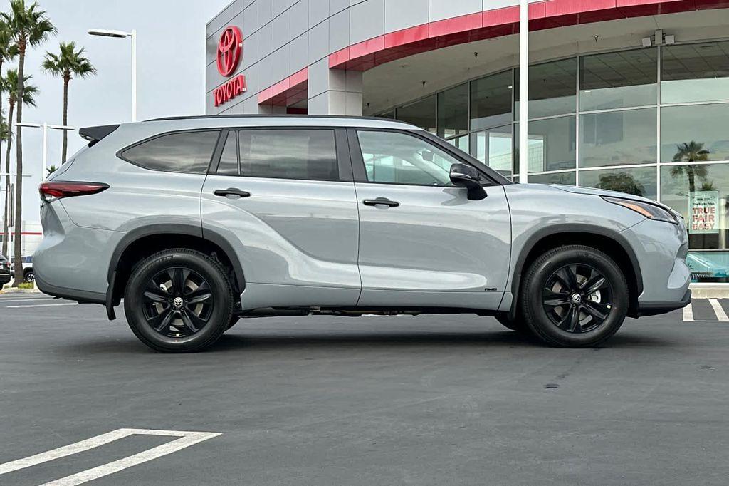 new 2025 Toyota Highlander Hybrid car, priced at $51,063
